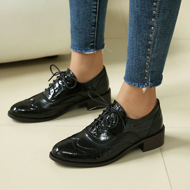 Zapatos Oxford Brogue con Esta - Patent Leather Oxford reseña y precio